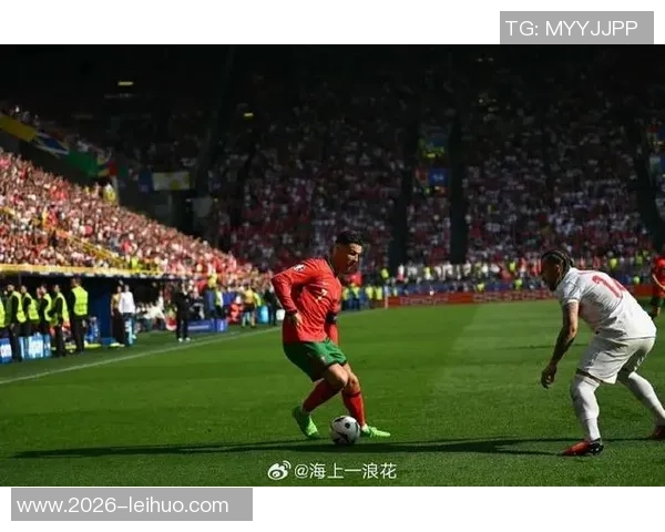 韦斯利精准传中助攻C罗精彩破门迎来职业生涯第950球辉煌时刻