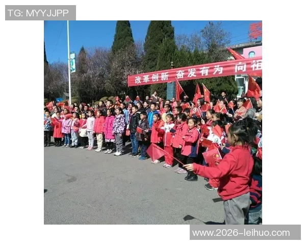 贝纳德斯基赛后向尤文球迷致敬球迷齐声高唱表达归属感